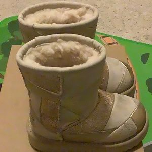 UGG-Classic Short Patchwork boot